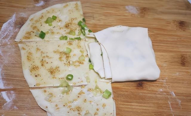 烙饼怎么做才好吃?和面这一步做好,烙饼柔软又筋道,凉了都不硬