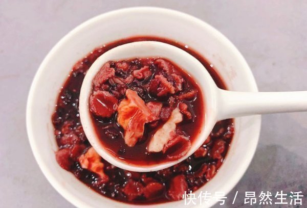 女性|女性每天早上喝此粥,补血益气、延缓衰老、润泽肌肤,早喝早好