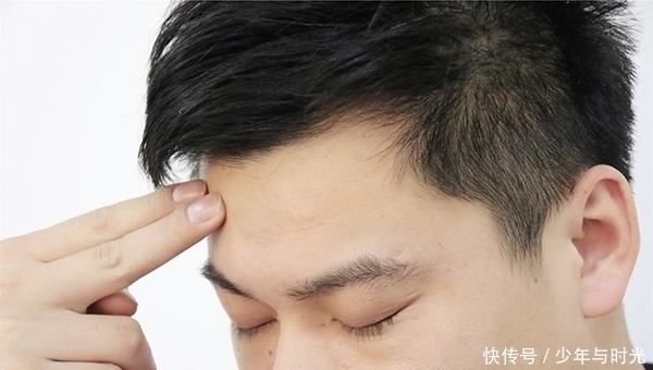 为啥每天都睡满了8小时,醒来后还是觉得很困?如何改善睡眠情况