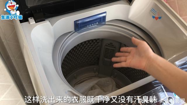 洗衣服时候多加两粒,不管多脏多旧的衣服,洗出来都和新的一样