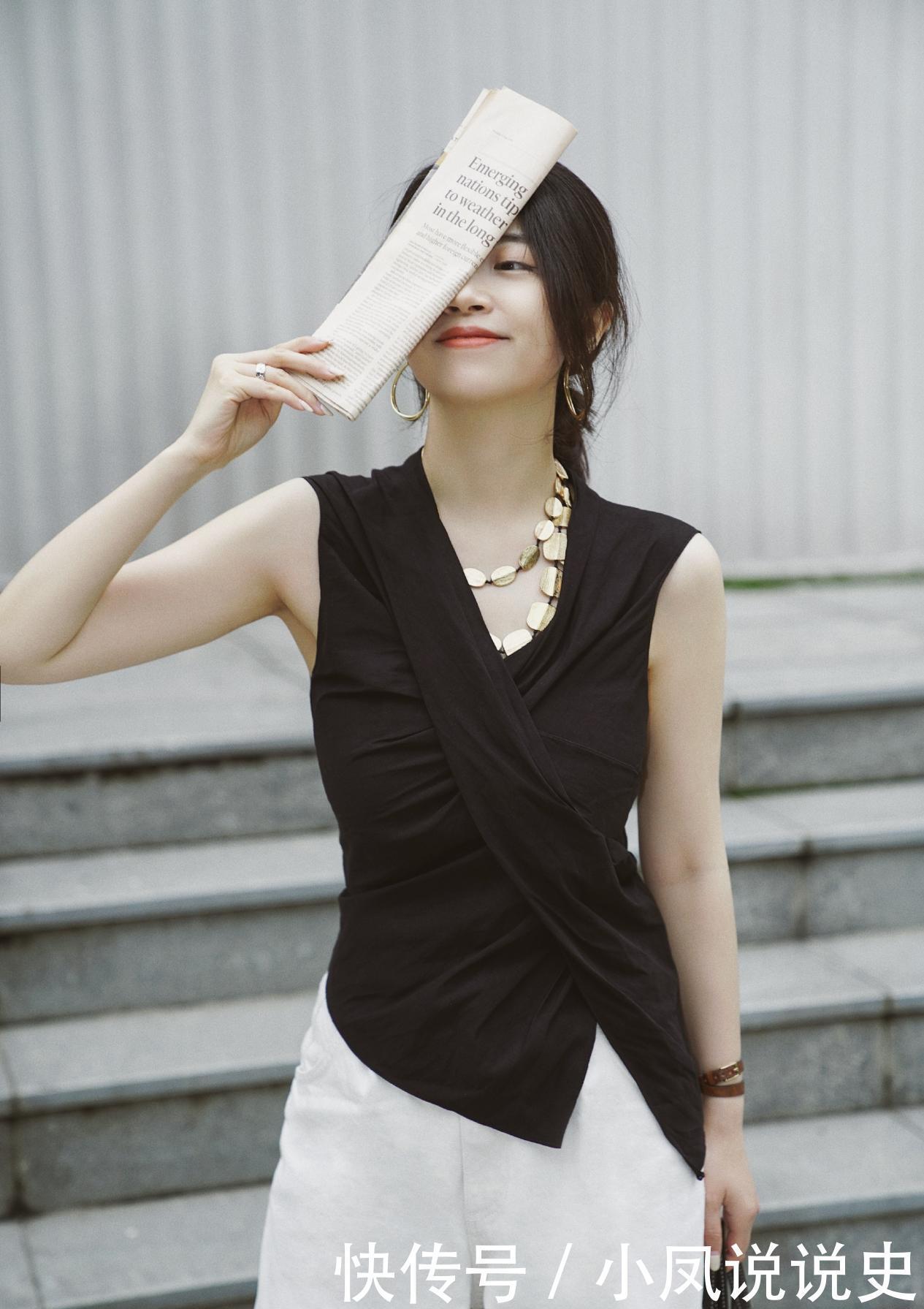 有肚子的四十岁女人别只会“塞衣角”,流行藏腹穿法,显瘦又时髦