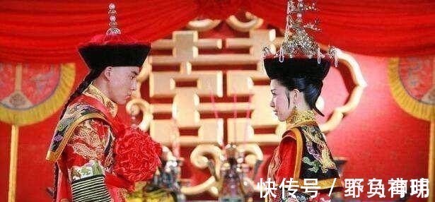 新娘&朋友结婚,康有为一副对联做贺礼,对联各添一笔后,众人捧腹大笑!