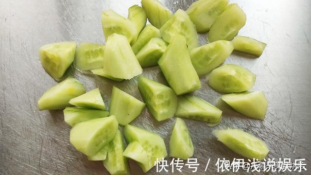 主菜|原来黄瓜切法有这么多种，黄瓜的花式切法大全图文详解，一看就会