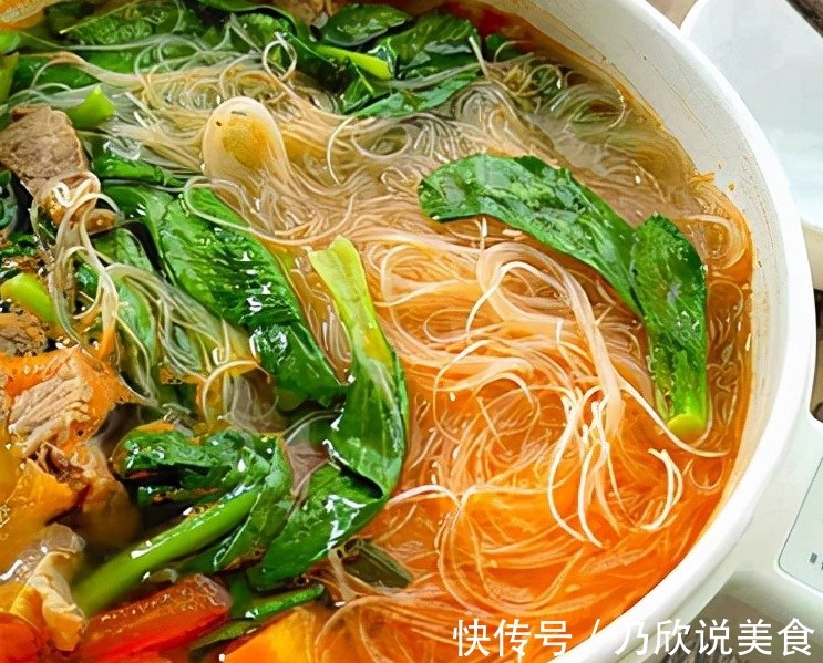 家常烧牛肉，除了番茄土豆，我常加这两种食材，汤菜主食都有了