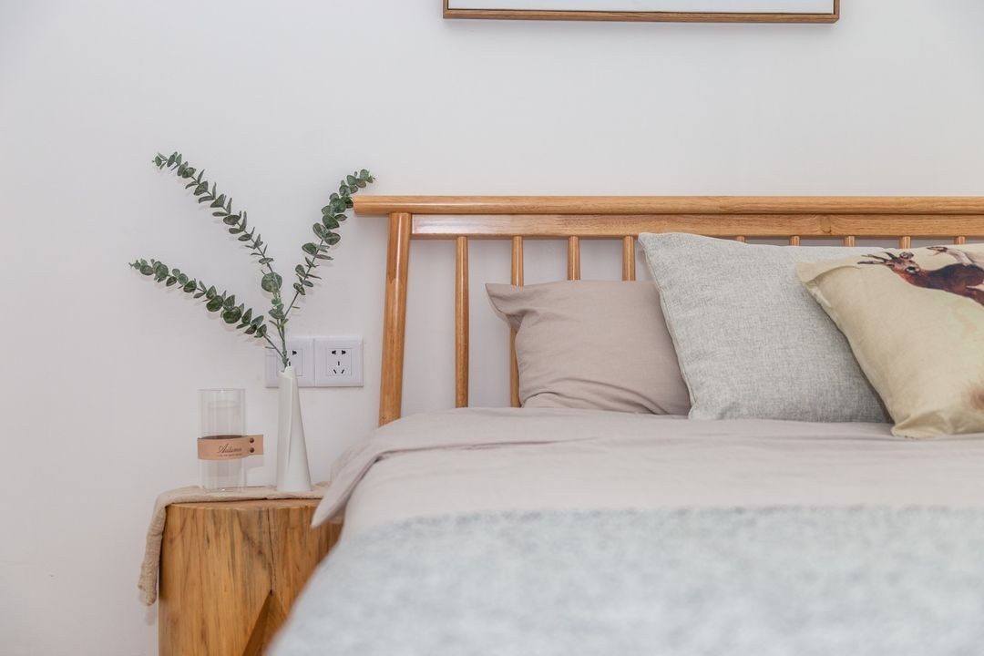 磨砂玻璃|装修的时候，他大胆选择全屋白墙的设计，没想到效果也可以这么好