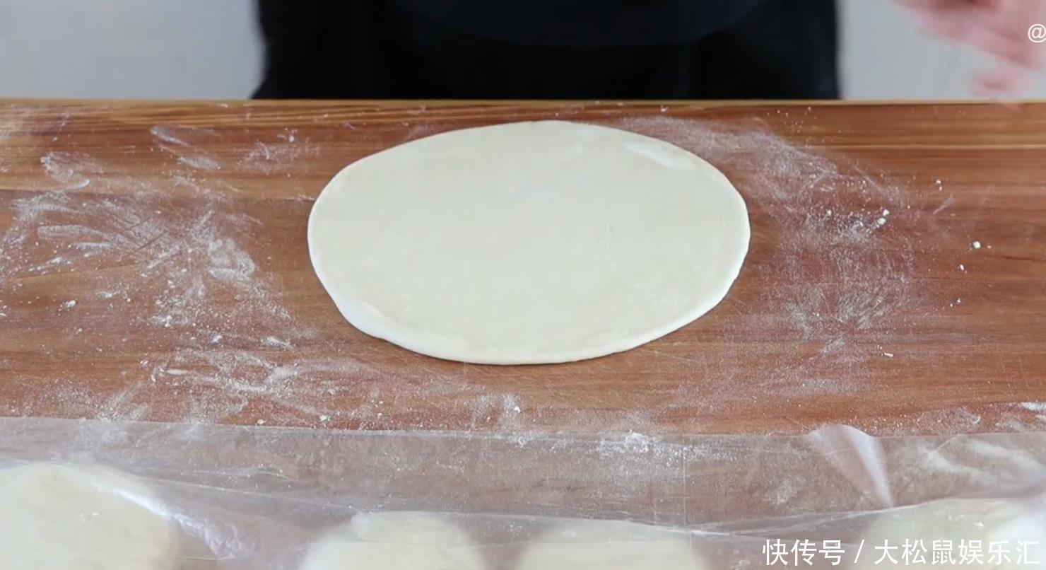 学会这个和面配方:做出家常饼,口袋饼,春饼,个个柔软好吃