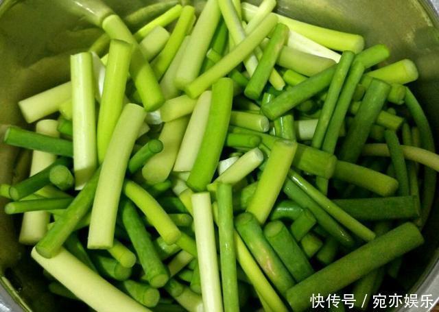 炒腊肉又硬又肥腻?炒前多加两步,鲜嫩美味口感好