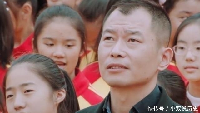 14歲女孩5年手寫30萬字小說,被親爸發(fā)現(xiàn)后撕毀,還說“為你好”