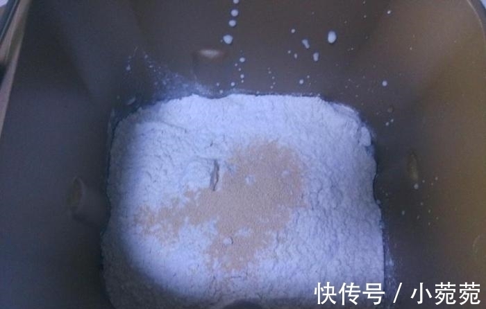 做了7年面包,第一次做“黑面包”,女儿一口气吃了两个,真好吃