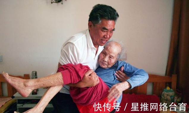 折磨|63岁老人倾诉照顾病痛的长寿老人，时间越长，对儿女的伤害越大