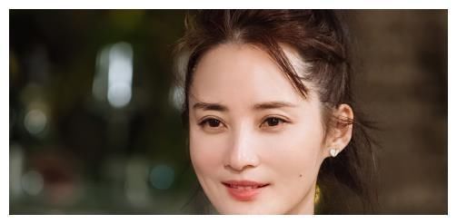 陳建斌真有眼福，蔣勤勤吃飯時(shí)脫妝，真實(shí)顏值看呆現(xiàn)場(chǎng)男嘉賓