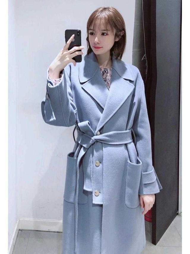 保暖 冬日的寒冬腊月,必备的雾霾蓝大衣,能让你保暖时尚有气质