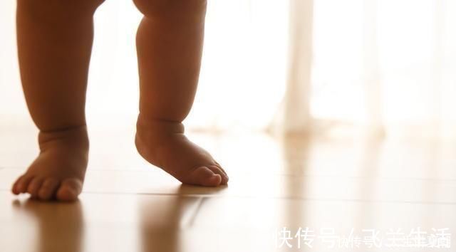 儿科医生|宝宝光脚有必要管吗儿科医生的解释很全面,妈妈别瞎操心了