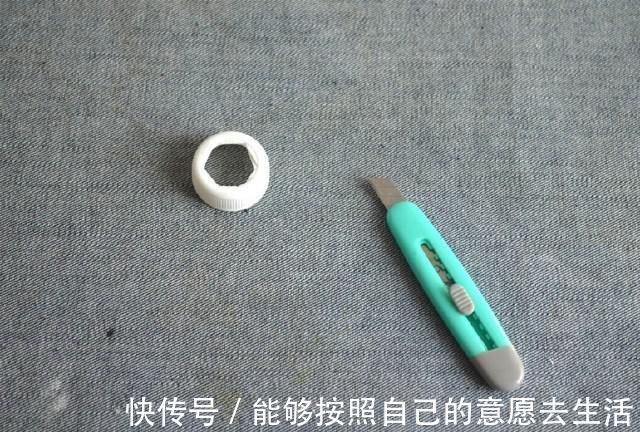 喝剩下的塑料瓶别再扔了，稍微改造一下，变成万能漏斗，非常实用