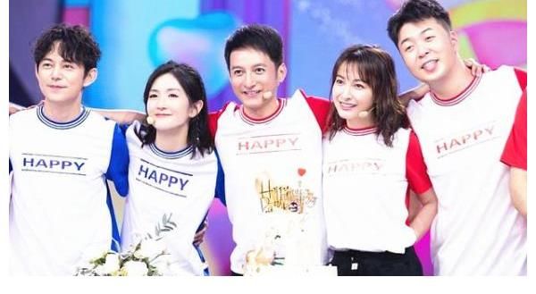 票数|湖南卫视带头营造行业新风,何炅王一博等人签名,网友:又来作秀