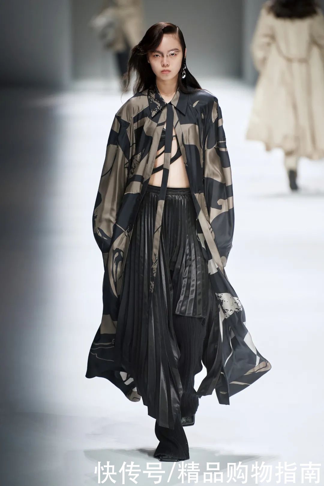 顶流们的阳谋，联手把国潮穿出圈