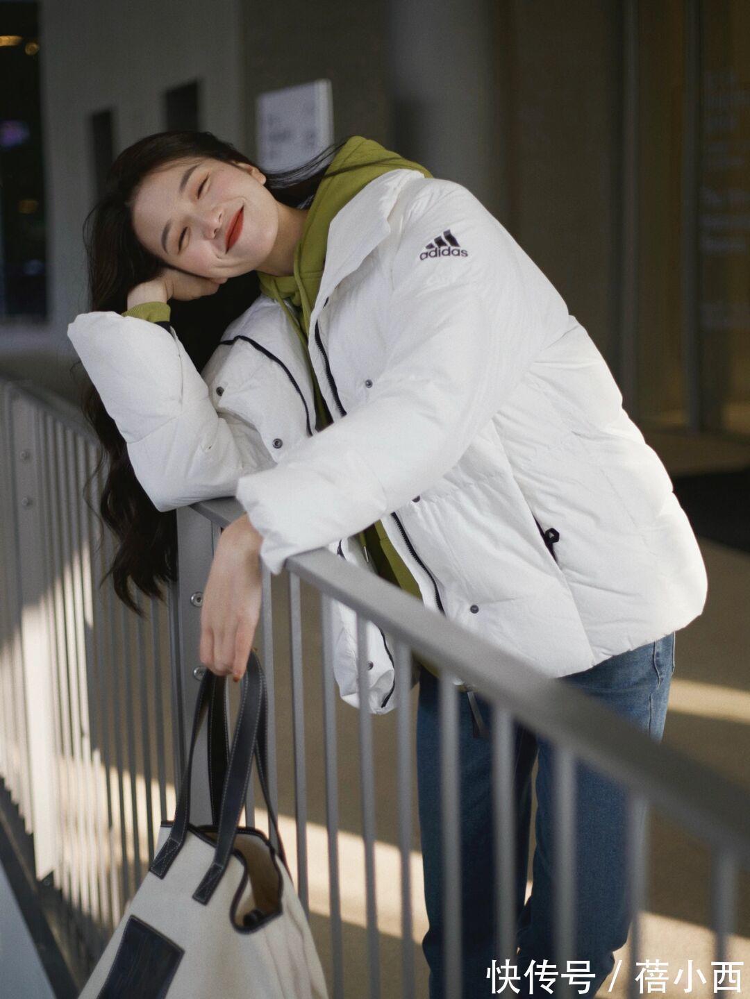 毛衣 如何将基础款羽绒服穿出时尚感?这几点搭配小技巧,越早知道越好