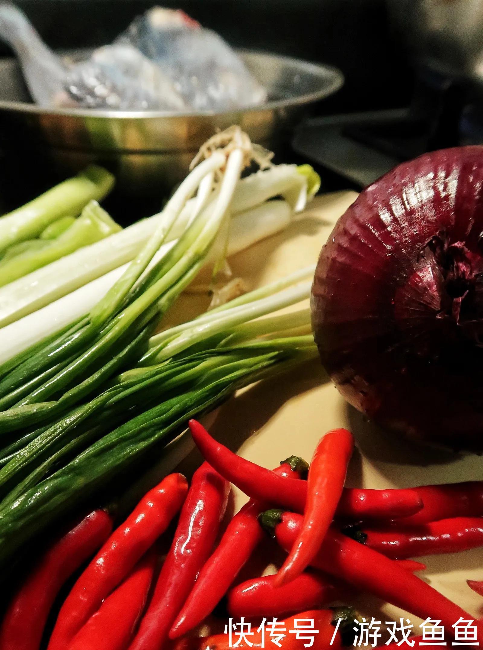 做红油椒麻鸡，一是红油，二是椒麻，三是鸡