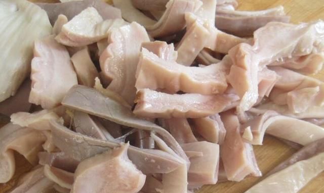 暖胃|立冬后,不管有钱没钱,这肉要常吃,健脾暖胃还补钙,炒着吃最香