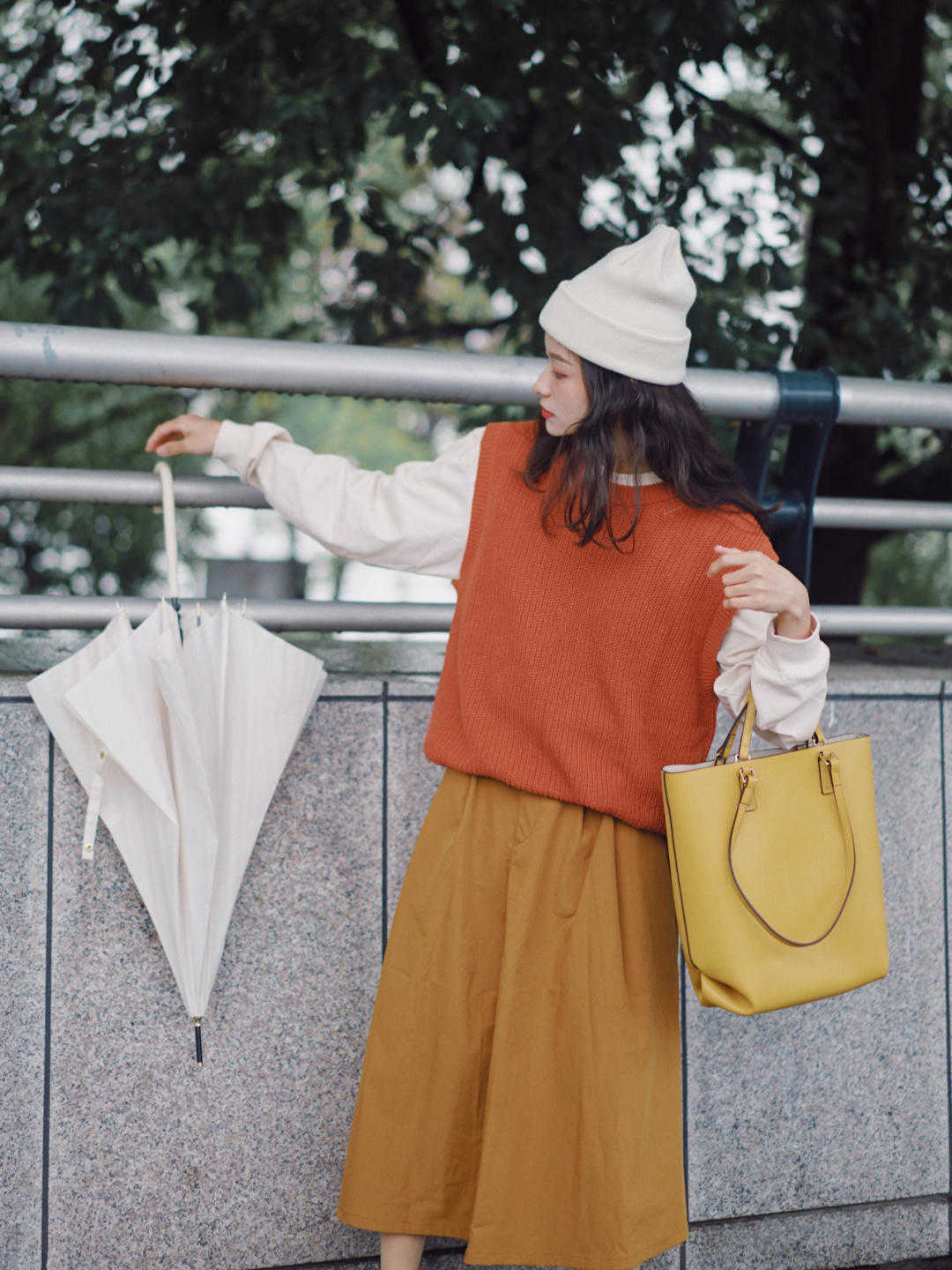 好看|秋天不建议直接穿T恤，这样叠穿洋气又高级，主要是显好看