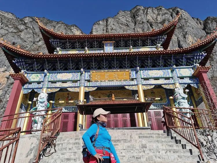 指南村|登顶东川小牯牛山——慈悲殿