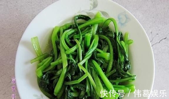 老两口的简餐，荤素巧搭配，吃到撑得慌，网友；怎么连皮都吃了