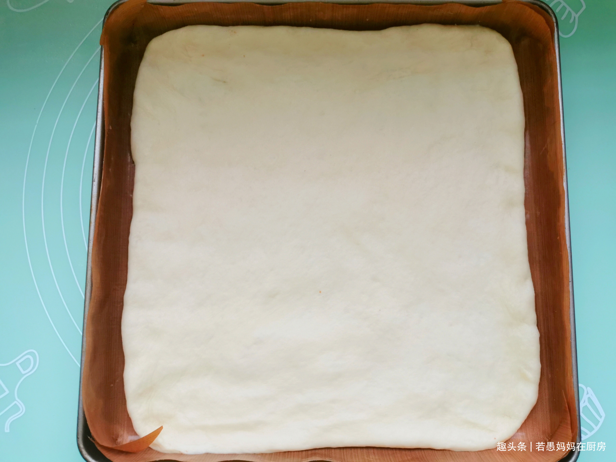 在家做香葱肉松面包卷,低糖少油,真材实料,比面包店买的要好吃