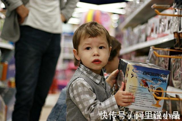 坏习惯|孩子有这3种“节俭”行为,家长别高兴,6岁前就要改过来