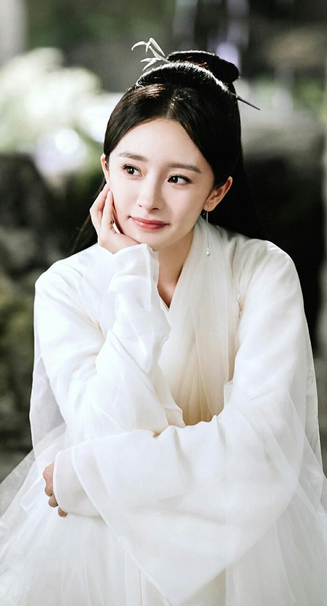 有这几个特征的女生,一般被称为“古典美”,穿上汉服更好看