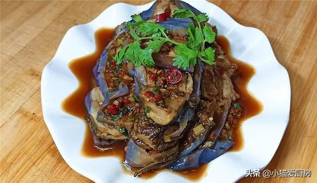腌茄子|夏天正是吃茄子的时候，把它做成小腌菜，特好吃，放一年都不坏