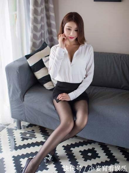 短裙|职业装 小姐姐打扮的很时尚, 白色上衣搭配黑色短裙