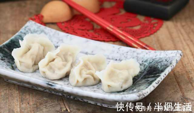 白菜做馅别直接拌,面点师告诉你详细做法,饱满不出水,鲜香好吃