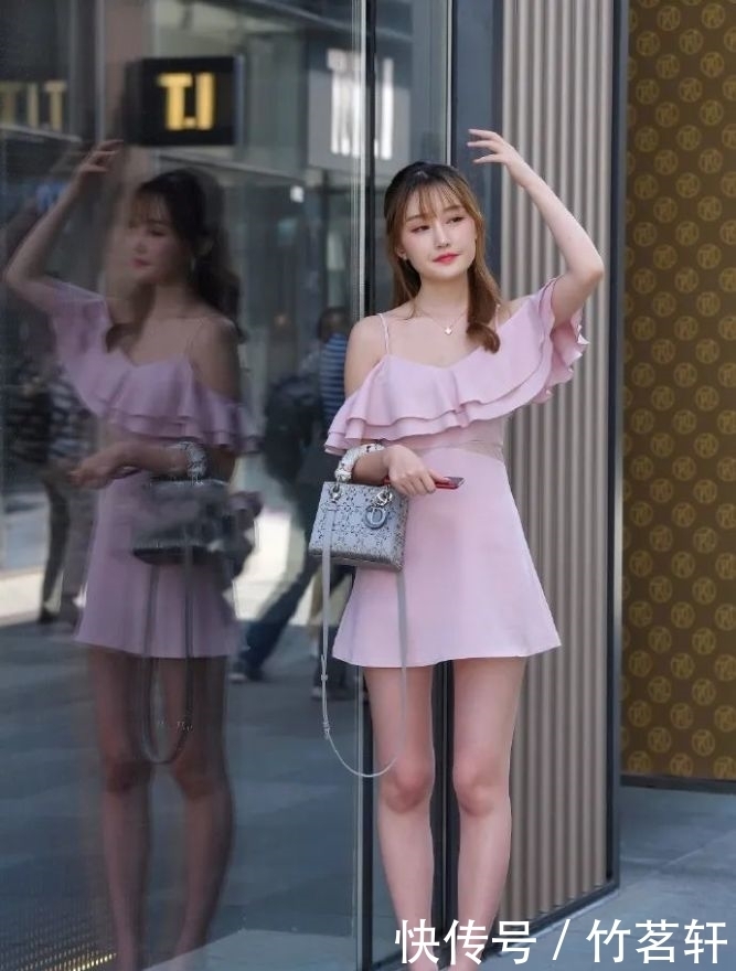 很淑女的漂亮性感小姐姐