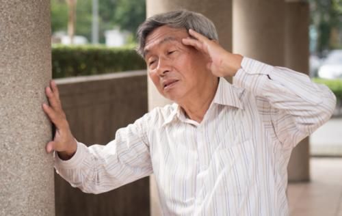 现象|经常头晕,除了与血压、脑供血不足有关,还可能暗示着这些疾病