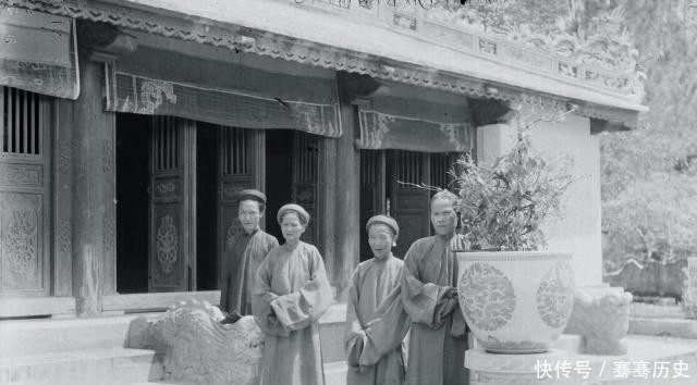 1929年越南阮朝皇宫老照片中的老宫女，都是一副深宫怨妇的模样