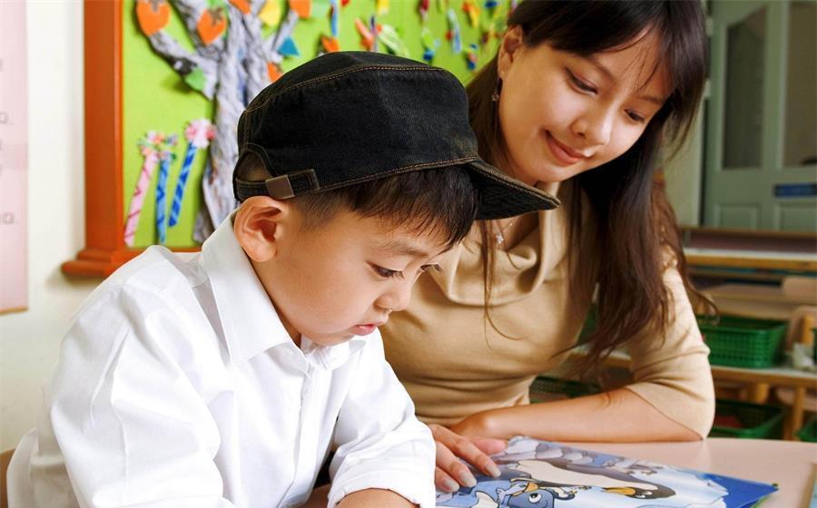 抽出|孩子的成长离不开父母的陪伴,但这些陪伴误区,父母应尽量避开