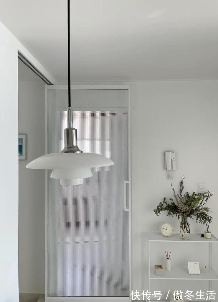 客厅|她独居住57㎡,打通阳台,去电视墙化,干净极简越住越像新房