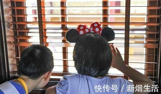 心理健康|年轻妈妈当着儿子面换衣服毫不避讳,总觉得孩子小,儿子的举动让她慌了