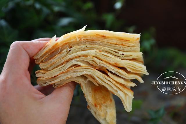 这才是烙饼的正确做法,外酥里嫩层次分明,每个步骤都详细告诉你