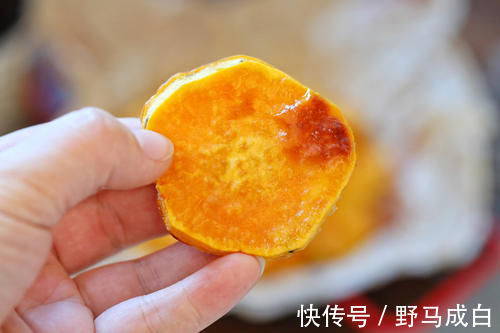 红薯不要蒸着吃了,这样做比路边摊烤红薯还好吃,香甜可口又简单
