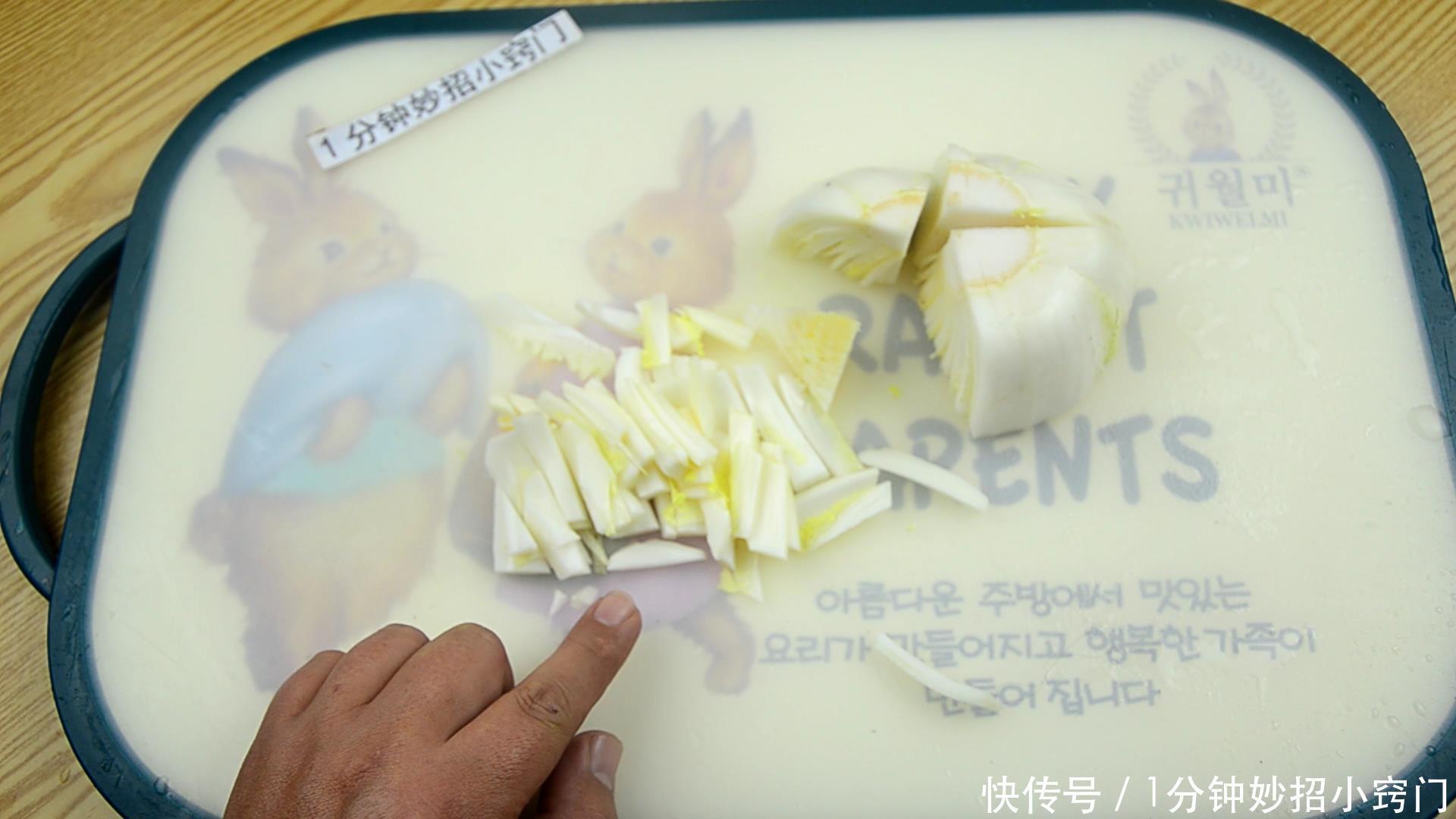 几十年的白菜原来都切错了?老菜农教我一招,学学白菜新切法