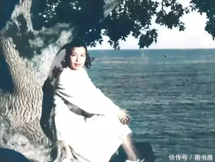 53年江青在雅尔塔的珍贵照片,年仅39岁,却风韵犹存,气质不一般 - 史海钩沉
