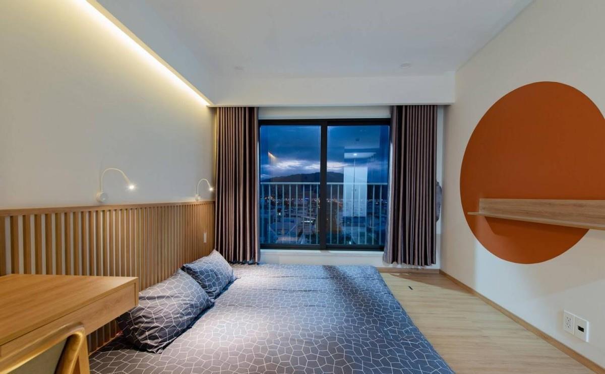 收纳|78㎡“去客厅化”,扔掉沙发靠墙打5cm高地台,一家5口越住越宽敞