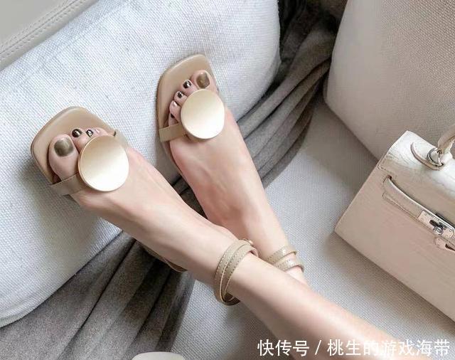 表带|不显笨重的粗跟凉鞋,怎么搭配都好看,不仅时尚还减龄