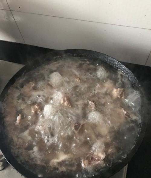 土壤肥力|家养君子兰,这一种“好物”不要扔,埋在土壤里,花芽呼呼冒