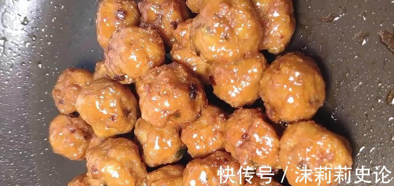 北京传统名菜焦溜丸子，外酥里香汁浓味美，老人记忆中的经典美食