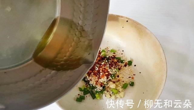 酸汤|饺子你是蘸酱油吃的吗可以换个吃法了,酸汤饺子让你百吃不腻!