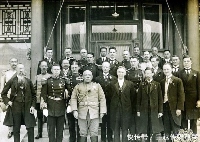 身穿|一组袁世凯罕见老照片:图三身穿盔甲手拿宝剑,图九是称帝前祭天