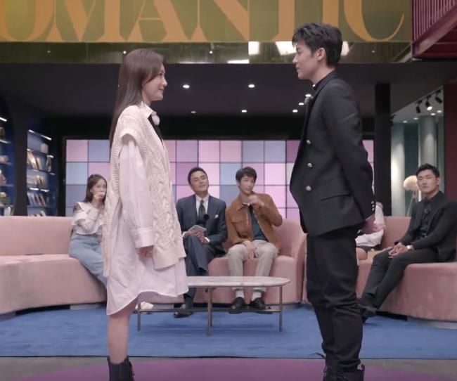 侯明昊约会李一桐,态度冷淡嫌弃女方太做作!却看上大18岁的秦岚