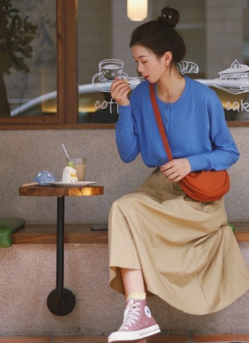 气质 秋冬建议多穿“针织衫”,搭配牛仔裤时髦洋气,搭配半身裙真优雅